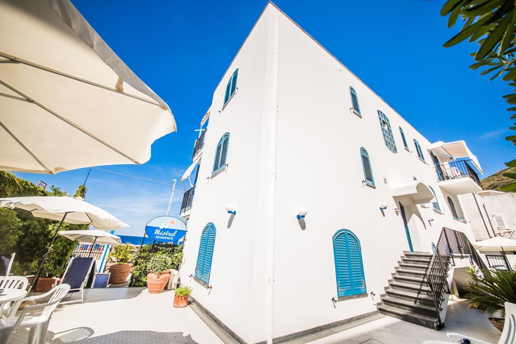 Mistral Residence Canneto  Exteriör bild